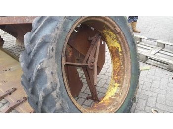 Kerekek/ abroncs Goodyear dubbellucht