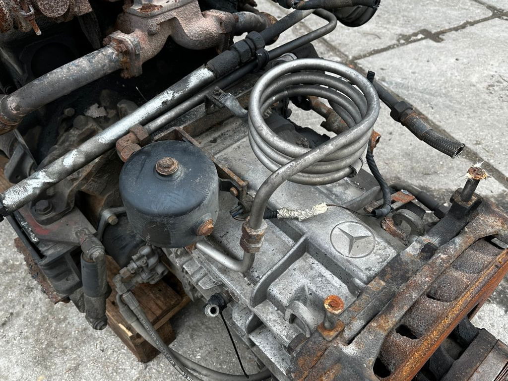 Motor - Teherautó Mercedes-Benz Engine OM 441 V6 Turbo 340HP+ Gearbox: 5 kép.