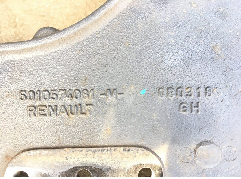 Fülke és belső tér Renault Magnum Dxi (01.05-12.13): 3 kép.