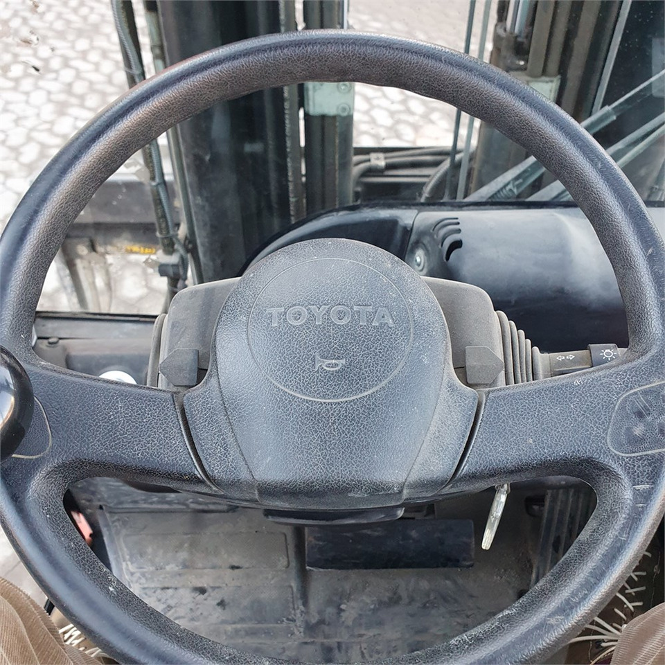 Villás targonca Toyota Traigo 20: 22 kép.