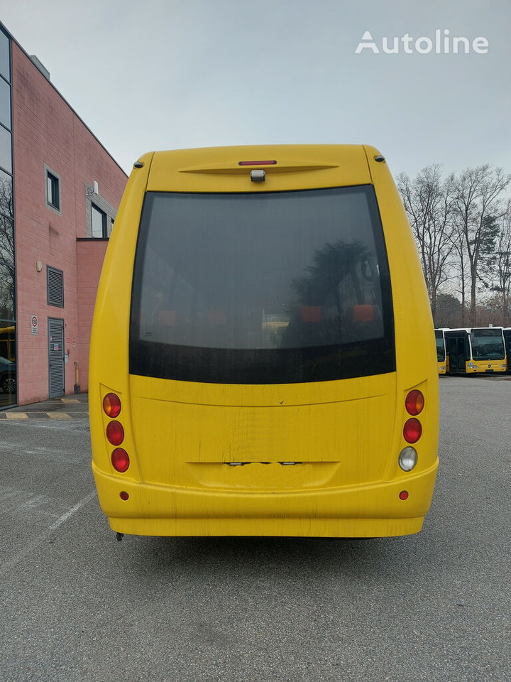 Minibusz, Kisbusz IVECO WING: 10 kép.