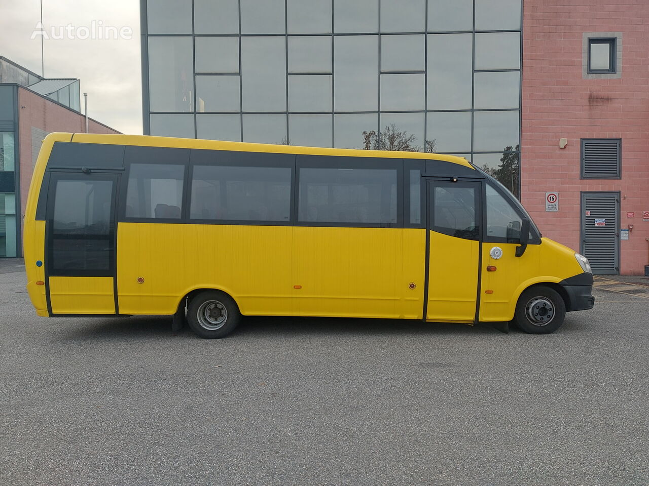 Minibusz, Kisbusz IVECO WING: 6 kép.