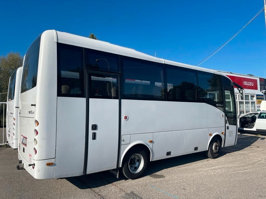 Helyközi busz Isuzu Novo Lux Bus: 4 kép.