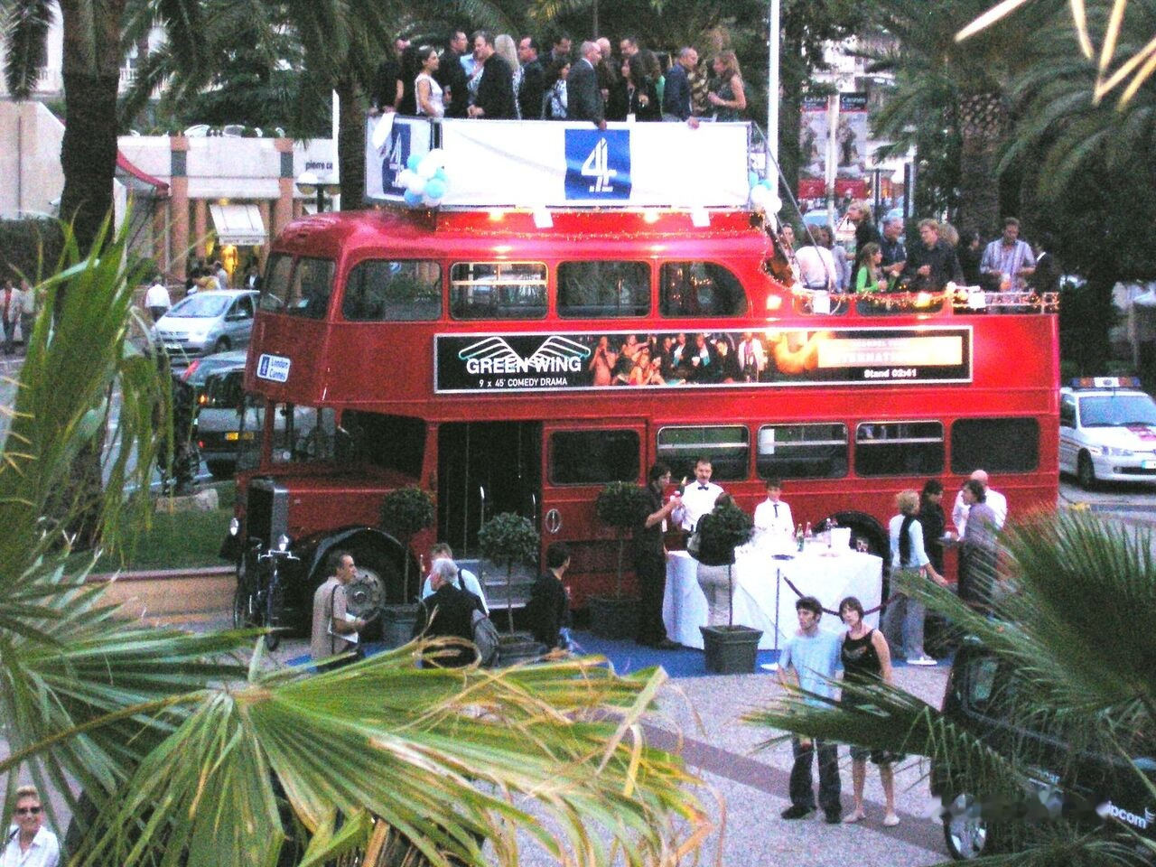 Emeletes busz Leyland PD3 British Triple-Decker Bus Promotional Exhibition: 5 kép.