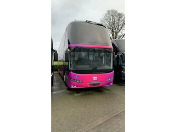 Távolsági busz Neoplan Skyliner L P06
