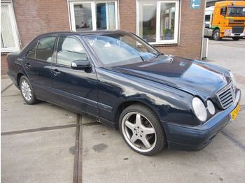 Mercedes-Benz E 200CDI Avantgrd - Autó