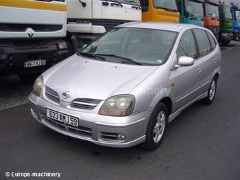 Nissan Almera Tino - Autó