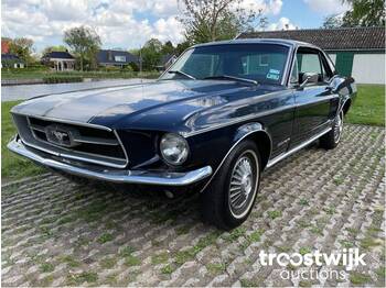 Autó Ford Mustang: 1 kép.