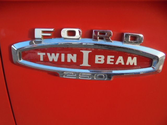 Autó Ford USA F-250 USA: 4 kép.
