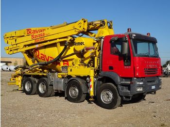 Betonszivattyú IVECO TRAKKER 410T
