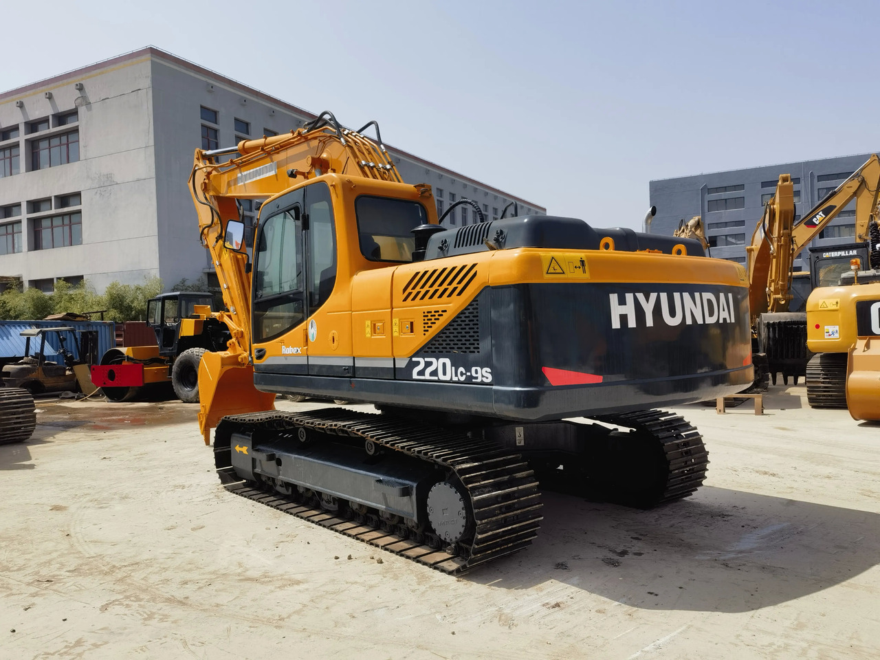 Lánctalpas kotró Good condition Used Hyundai 220 Excavator Hyundai 220-9s Crawler Excavator For Sale: 2 kép.