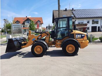 Gumikerekes homlokrakodó CAT 908H 2 Schnellläufer