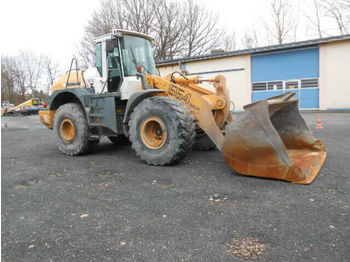 Gumikerekes homlokrakodó Liebherr L554
