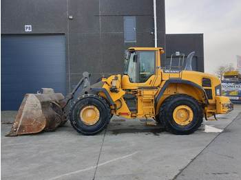Gumikerekes homlokrakodó Volvo L 180 G