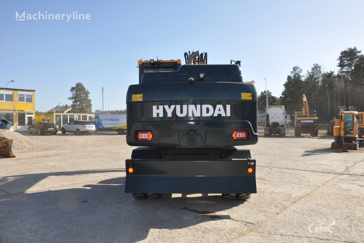 Gumikerekes kotró Hyundai HW180: 5 kép.