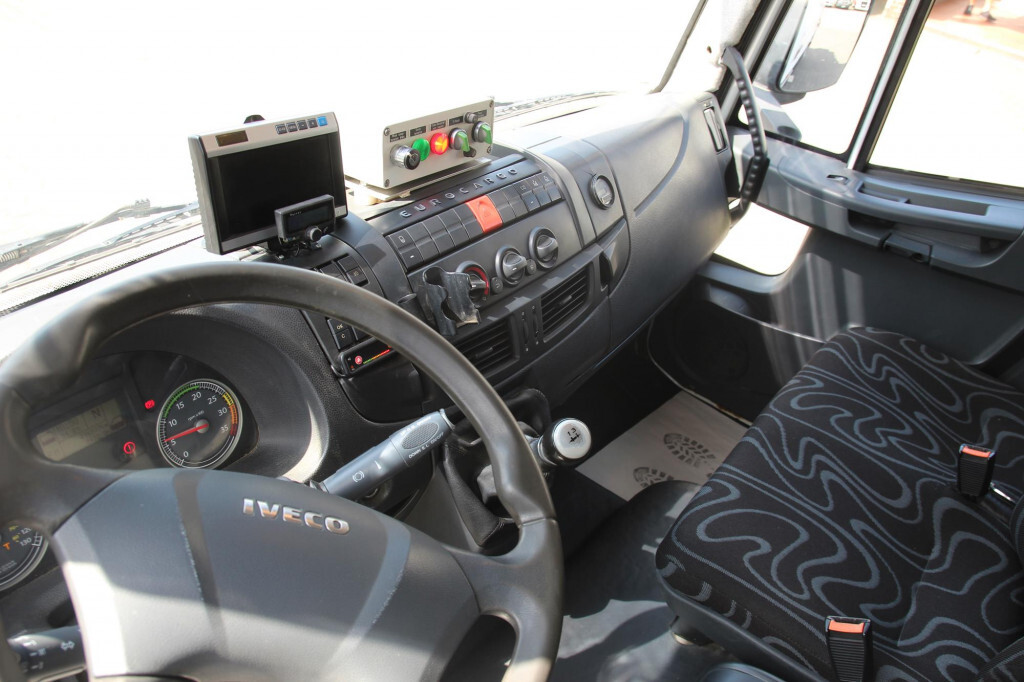 Emelőkosaras teherautó Iveco Eurocargo  120e 22 Comilev EN 170 TPC 16m 2P.Korb: 7 kép.
