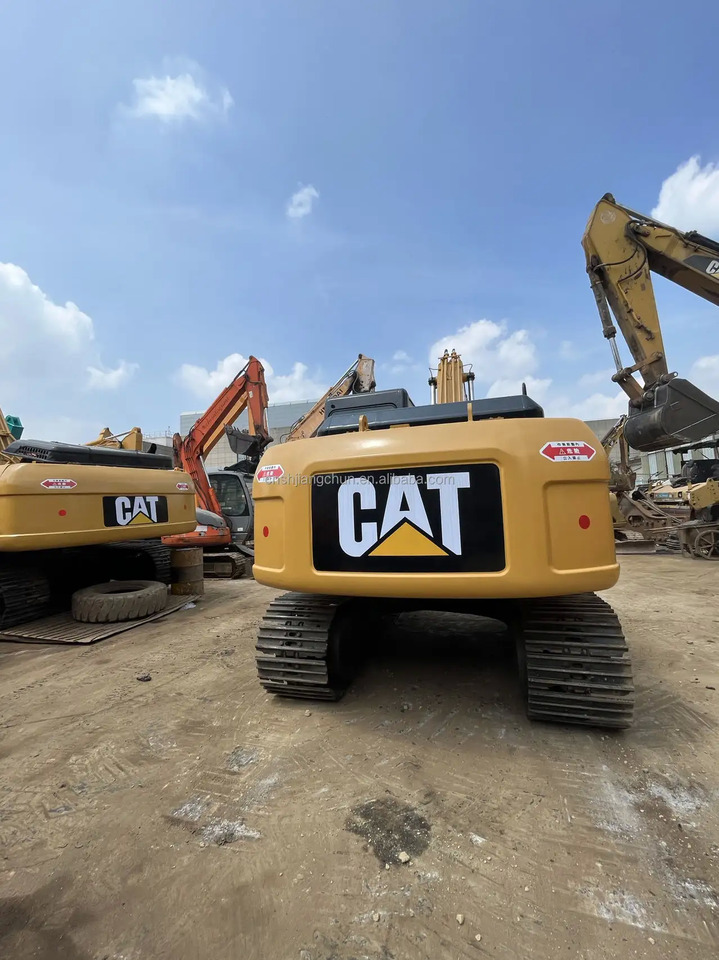 Lánctalpas kotró Original Caterpillar CAT315D used excavator in uae second hand crawler excavator cat315d cat320d: 5 kép.