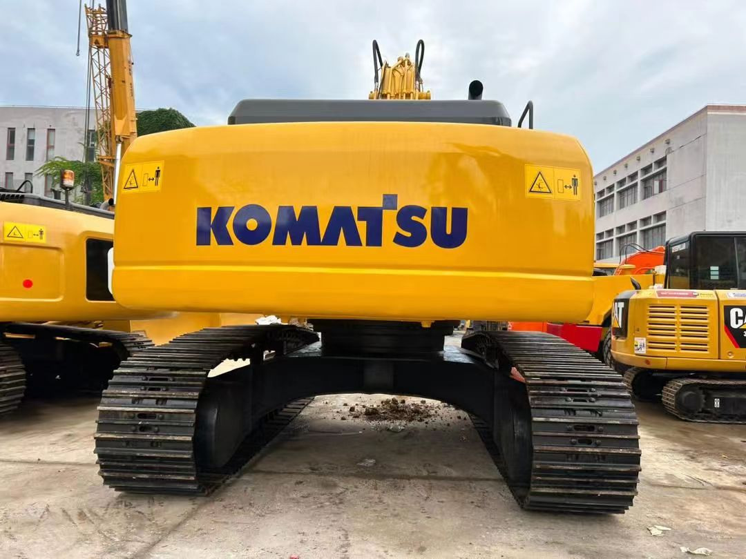 Lánctalpas kotró Used excavator KOMATSU PC300models also on sale welcome to inquire: 3 kép.