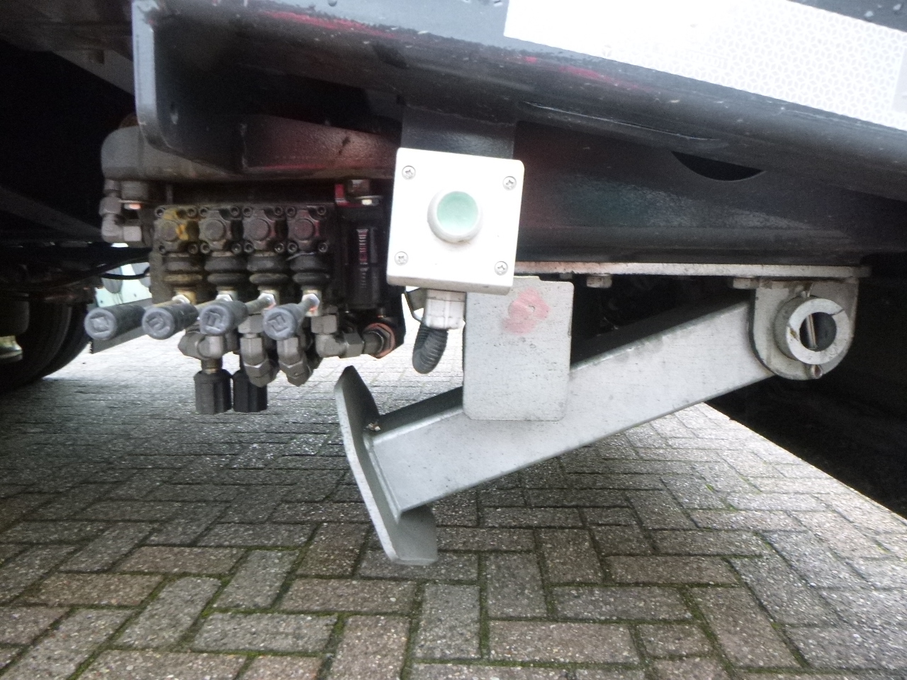 Új Félpótkocsi mélybölcsős Langendorf 3-axle semi-lowbed trailer 48T ext. 13.5 m + ramps: 21 kép.