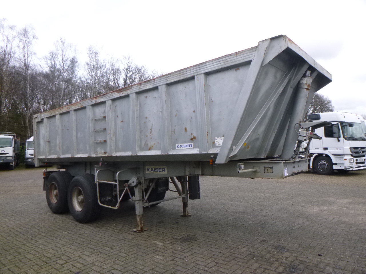 Félpótkocsi billenőplatós Robuste Kaiser Tipper trailer steel 24 m3 + tarpaulin: 2 kép.