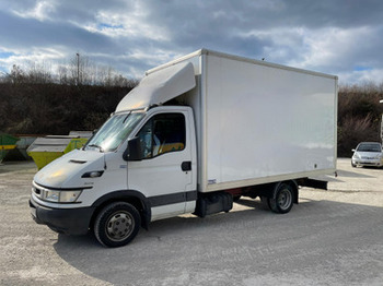 Dobozos kisteherautó IVECO 35C15