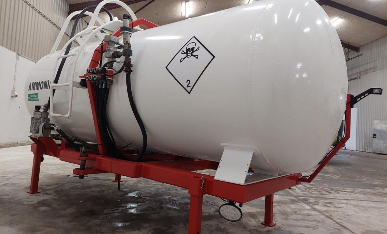 Műtrágyaszóró gép, Tároló tartály Agrodan Ammoniak-tank med ISO-BUS styr: 6 kép.