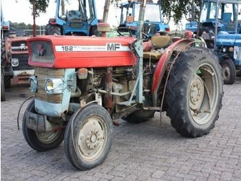 Traktor Massey Ferguson 152: 1 kép.