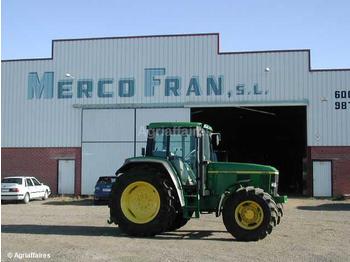 John Deere 6910 DT - Traktor