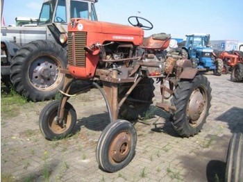 Massey Ferguson 825 - Traktor