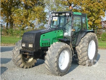 Valtra 8450 DELTA - Traktor