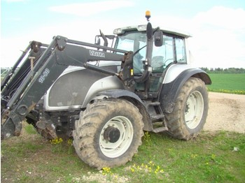 Valtra T 180 - Traktor