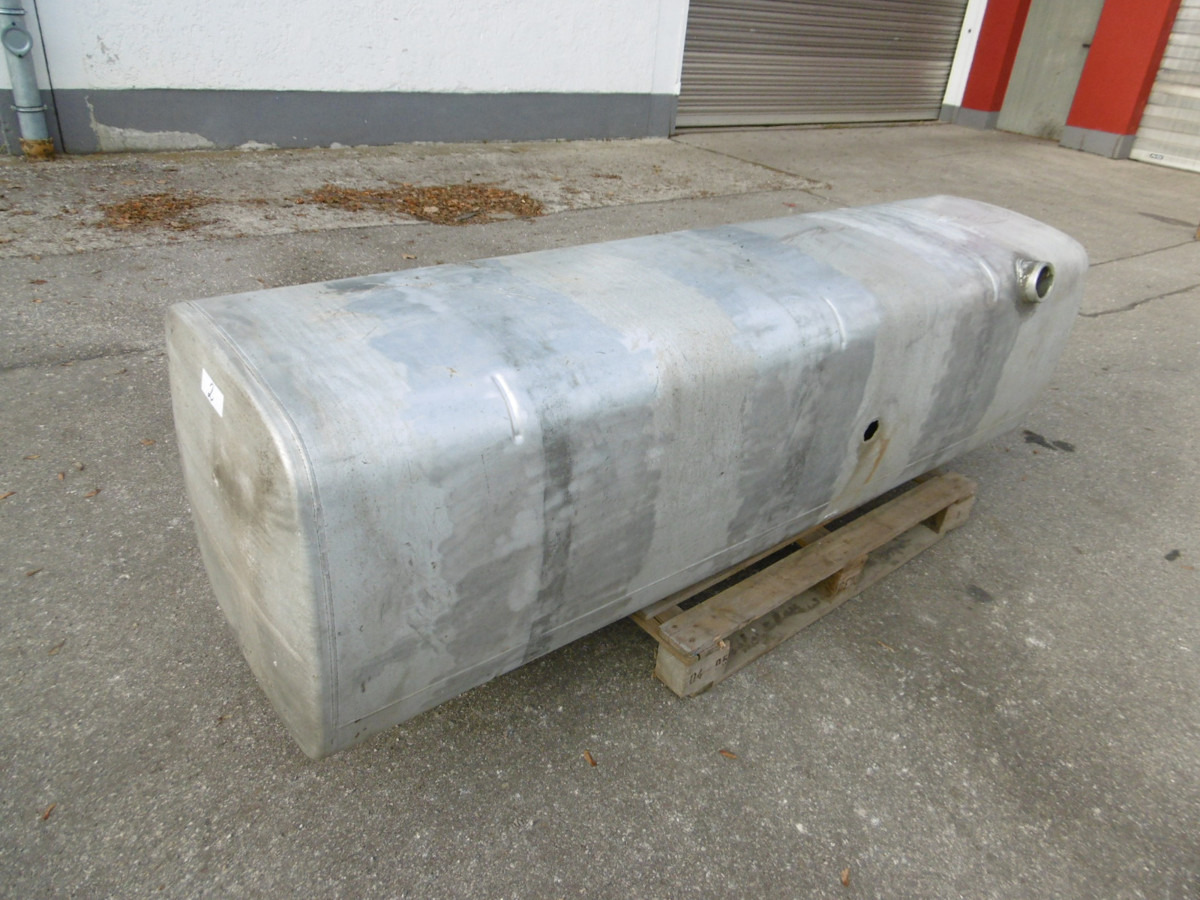 Nyergesvontató - Alu- Kraftstofftank ca. 910L: 4 kép.