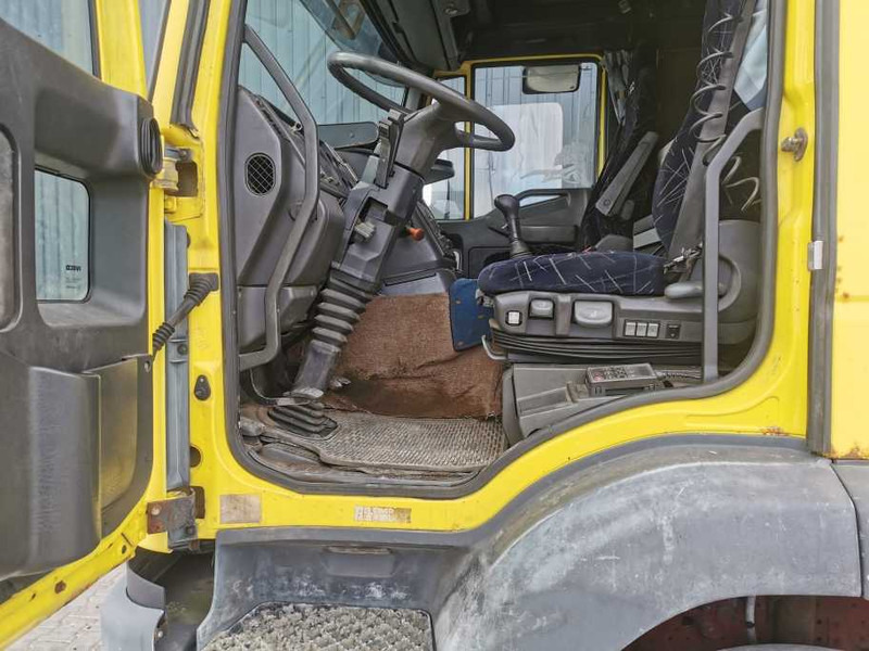 Nyergesvontató Iveco Eurotech 440E43 truck tractor: 13 kép.