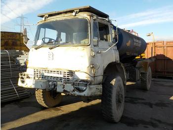 Tartályos teherautó a következők szállításához üzemanyag Bedford 4WD Fuel Tanker: 1 kép.