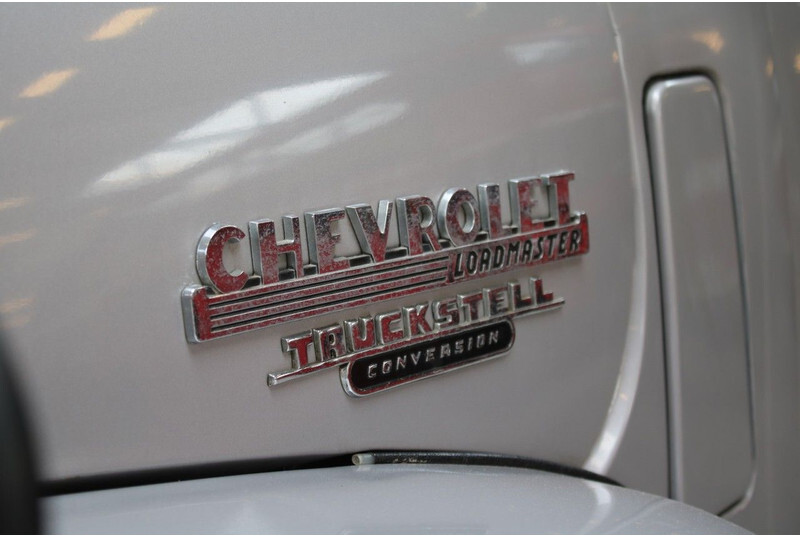 Billenőplatós teherautó Chevrolet Loadmaster: 13 kép.
