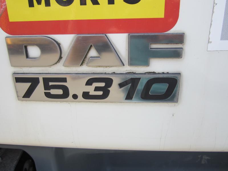 Billenőplatós teherautó DAF CF75 310: 4 kép.