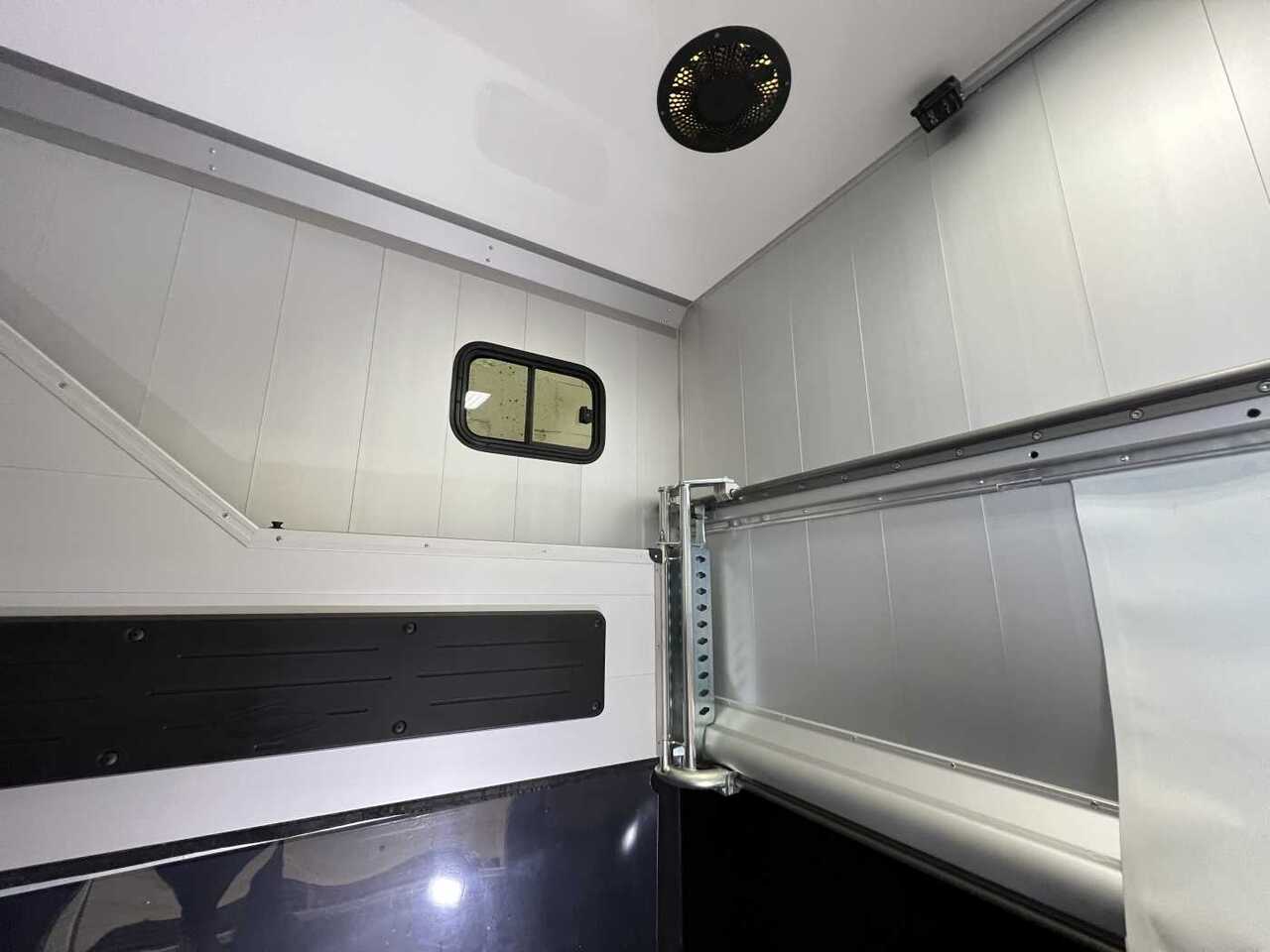 Új Lószállító kamion Fiat Böckmann Compact L+ Stall Tour LKW: 22 kép.