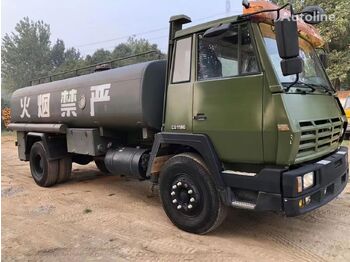 Tartályos teherautó a következők szállításához üzemanyag HONGYAN 4x2 drive 12 tons fuel tank: 2 kép.