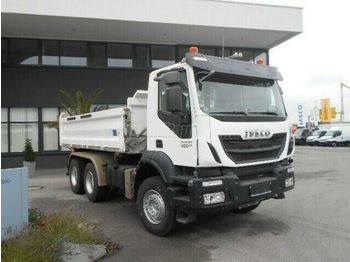 Billenőplatós teherautó IVECO Trakker 450 6x4 3 old. Billencs Bordmatic: 1 kép.