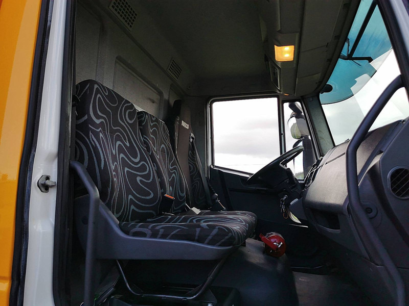 Dobozos felépítményű teherautó Iveco 120E22 EUROCARGO eev taillift: 8 kép.
