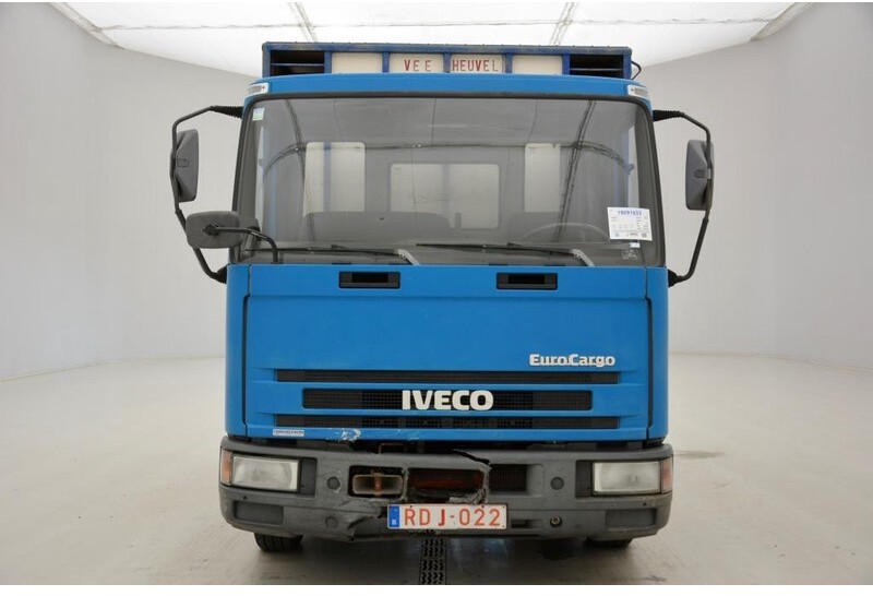 Állatszállító teherautó Iveco 65E14: 2 kép.