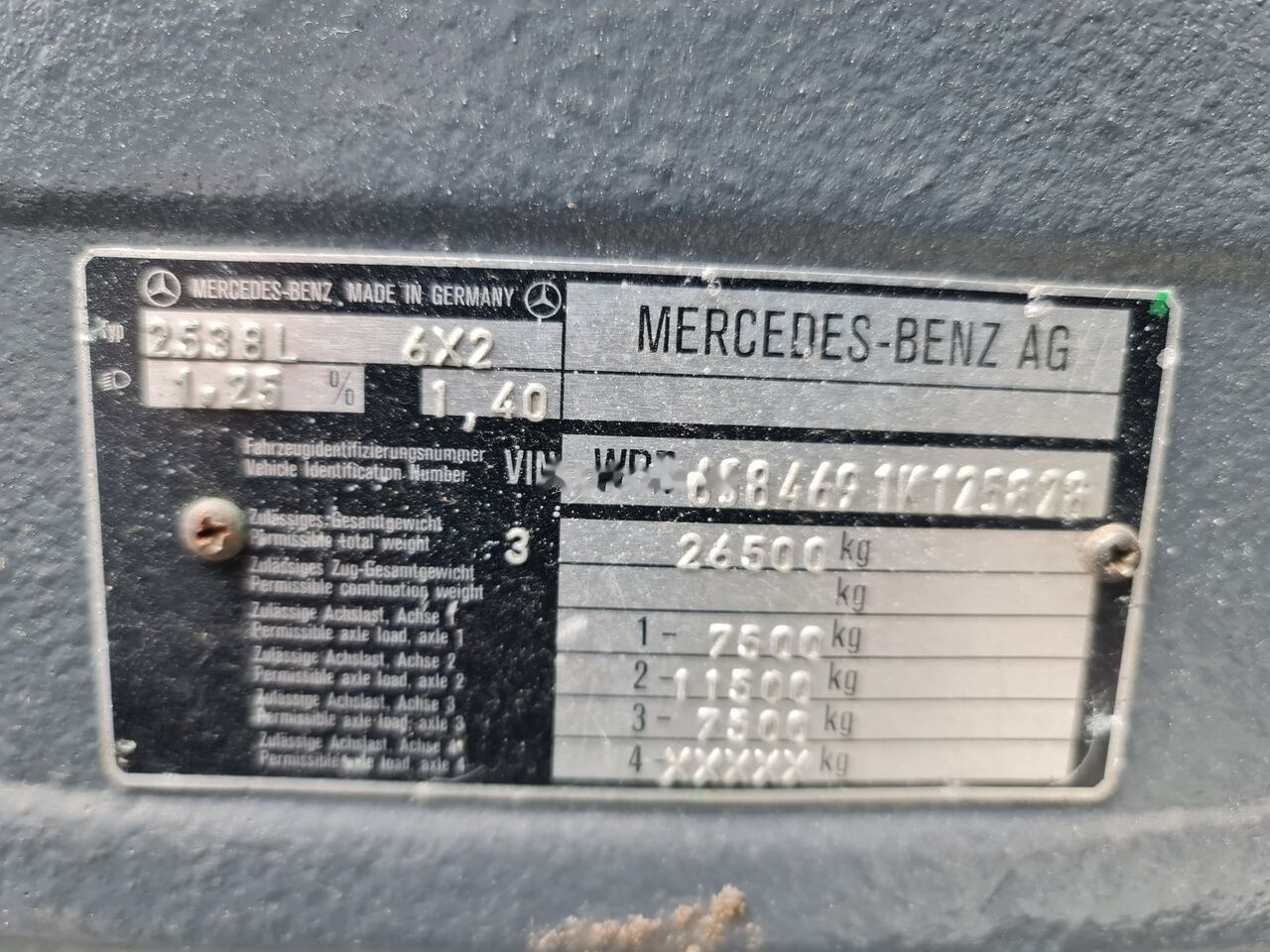 Platós teherautó Mercedes-Benz 2638 SK: 11 kép.