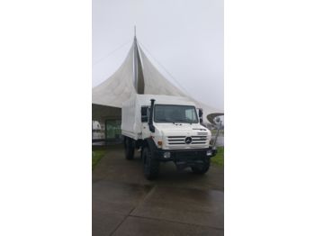 Ponyvás teherautó MERCEDES-BENZ UNIMOG U4000