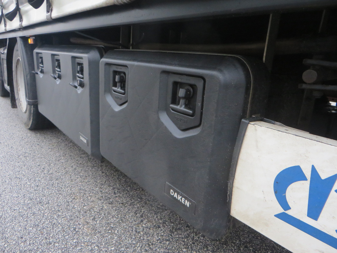 Ponyvás teherautó RENAULT T520 6x2 jumbo tandem 7.3+8.2m: 20 kép.