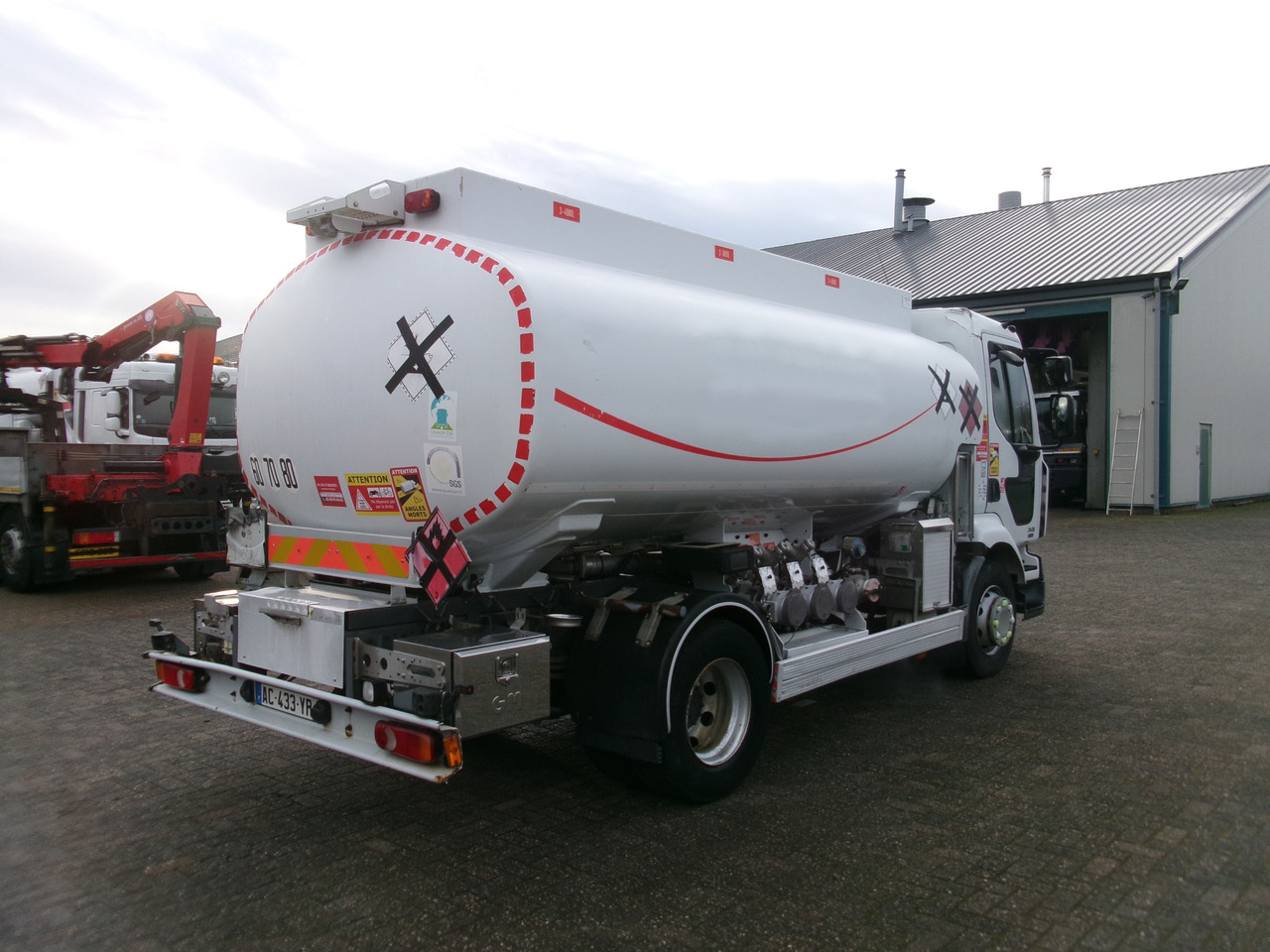 Tartályos teherautó a következők szállításához üzemanyag Renault Midlum 280 4x2 fuel tank 11.5 m3 / 3 comp / ADR 07/06/24: 3 kép.