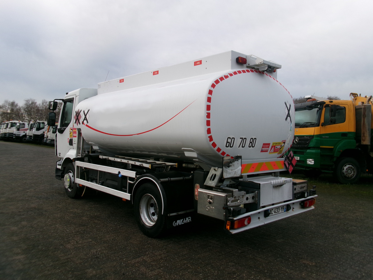 Tartályos teherautó a következők szállításához üzemanyag Renault Midlum 280 4x2 fuel tank 11.5 m3 / 3 comp / ADR 07/06/24: 4 kép.