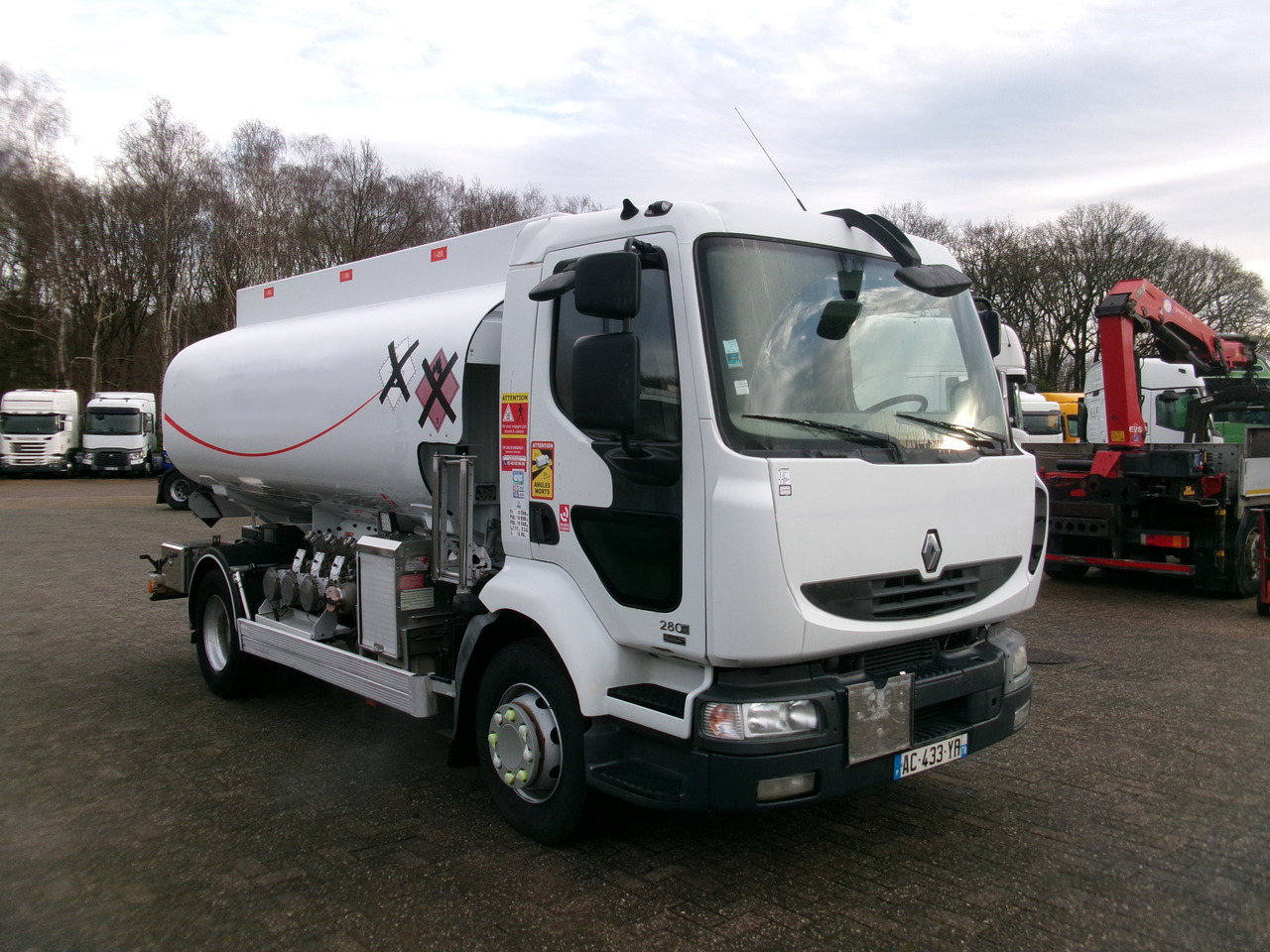 Tartályos teherautó a következők szállításához üzemanyag Renault Midlum 280 4x2 fuel tank 11.5 m3 / 3 comp / ADR 07/06/24: 2 kép.