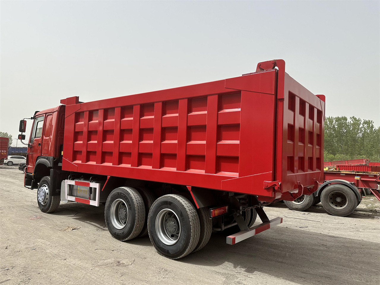 Billenőplatós teherautó a következők szállításához silózás SINOTRUK Howo Dump truck 371: 8 kép.