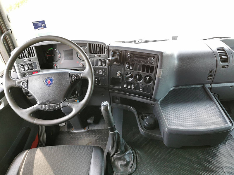 Ponyvás teherautó Scania G320 manual taillift: 9 kép.