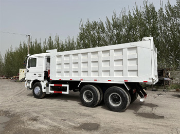 Billenőplatós teherautó a következők szállításához nehézgépek Shacman F3000: 5 kép.